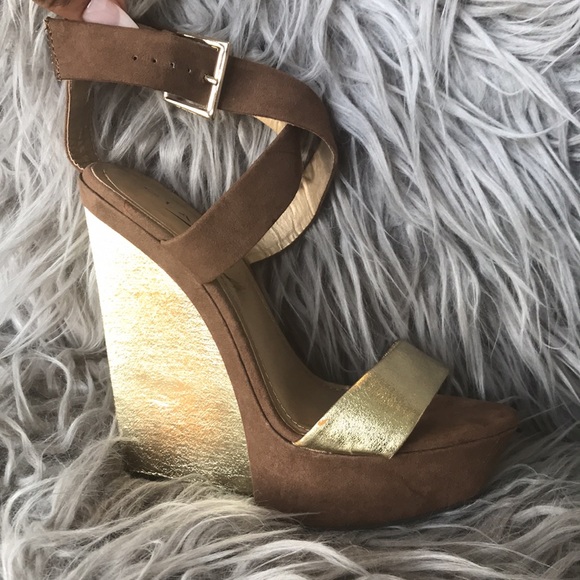 Faux Suede Metallic Wedges - Picture 5 of 6